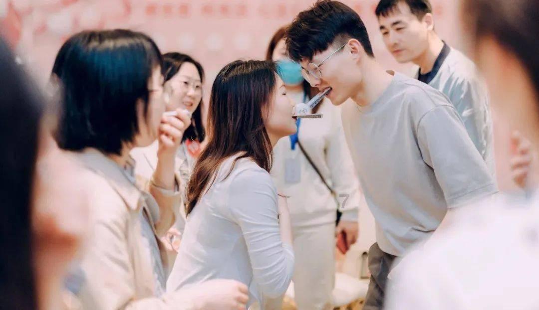 探索男子为省抗原将试纸剪成两半,这样查出来的结果能准确吗?社区,分享你的兴趣与知识
